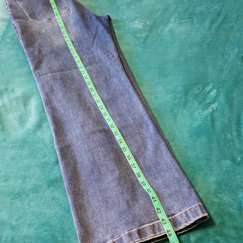 Mid Rise Wide Leg Jeans - Picture 7 of 9